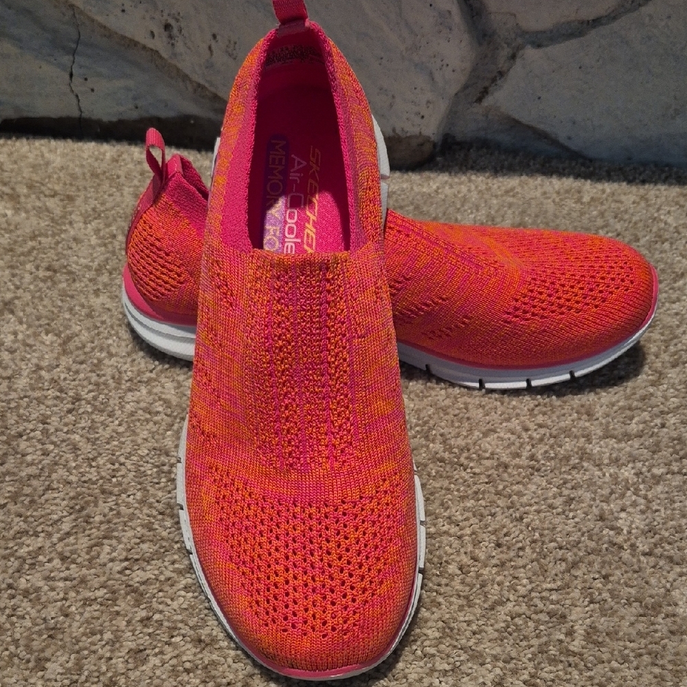 Skechers Pink Slip-On Sneakers with Knit Upper Size 7.5 Great Condition